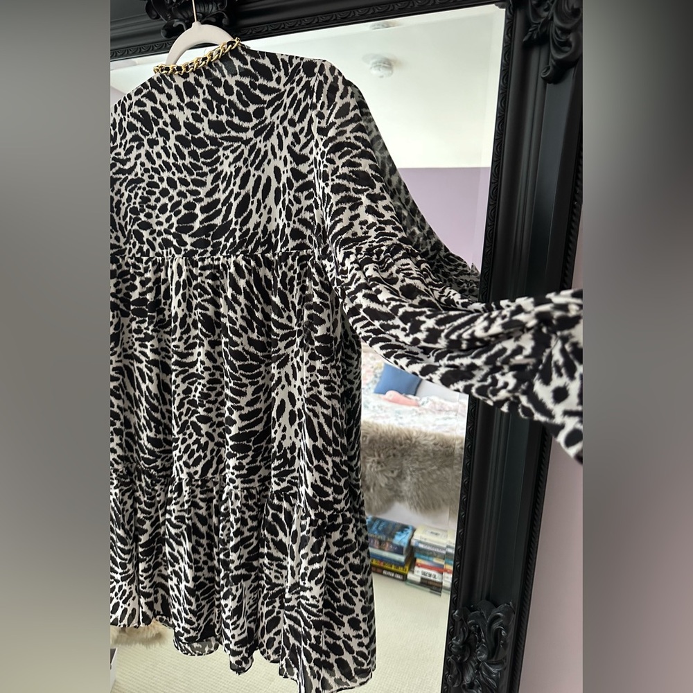 👸🏻HP👸🏻 Michael Kors Tiered Leopard Pattern Dress, size M - Picture 3 of 6